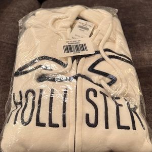 NWT. Womens Hollister zipper hoodie